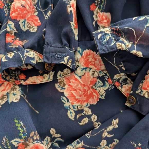 Beautiful flower print blouse top - Picture 9 of 11